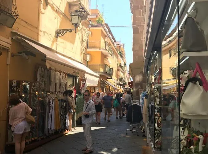 לינה וארוחת בוקר Historic Center סורנטו